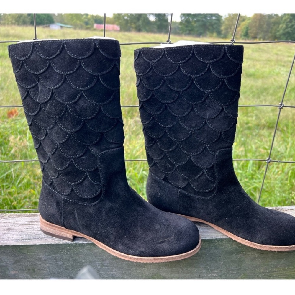 Lucky brand AFINA black mermaid scale suede boots 5.5 NIB